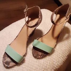 Wedge shoes